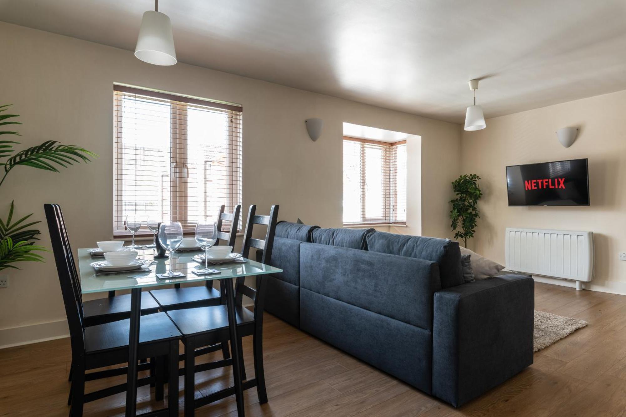 Spacious 2Br Flat - 2 Free Parking Spaces - Near Lgw Airport Crawley  Dış mekan fotoğraf